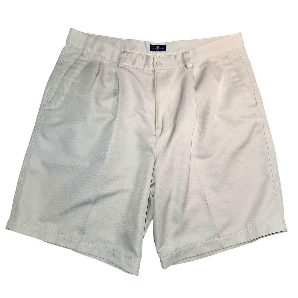 Dockers Men's Pleated Tan Golf Shorts Size 36